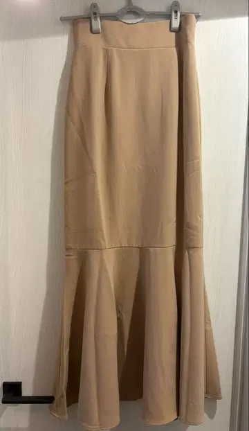 Acka. 에이씨케이 에이 베이지 머메이드 스커트