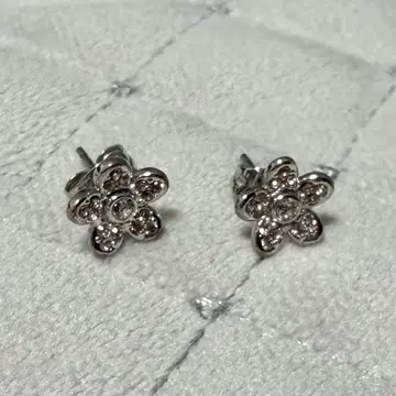 MARC JACOBS 꽃 모티브 귀걸이 데이지 플라워 스터드 귀걸이