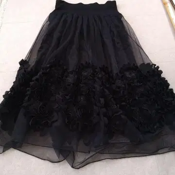 블랙 플라워 모티브 쉬폰 플레어 스커트