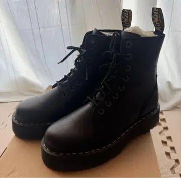 [새상품] 닥터마틴 JADON PISA 8홀 부츠 28cm