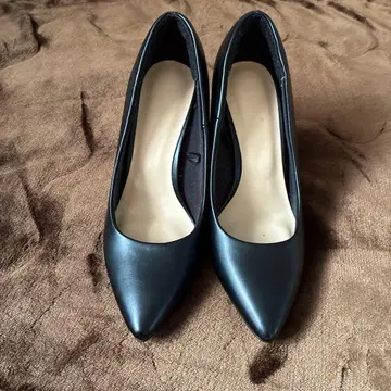 블랙 하이힐 펌프스