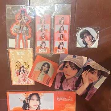 아크릴 스탠드와 굿즈 세트