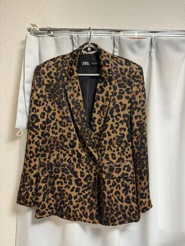 ZARA 레오파드 무늬 테일러드 자켓