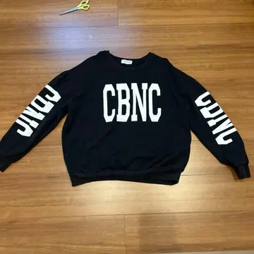 TOM ROBIN CBNC 로고 블랙 맨투맨