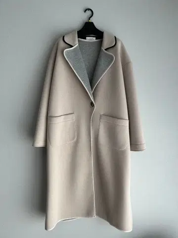 에이미 로우 본딩 빅 칼라 배색 코트