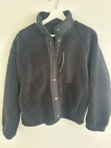 몇 회 사용하지 않은 새상품급 플리스 자켓 블랙 L 사이즈