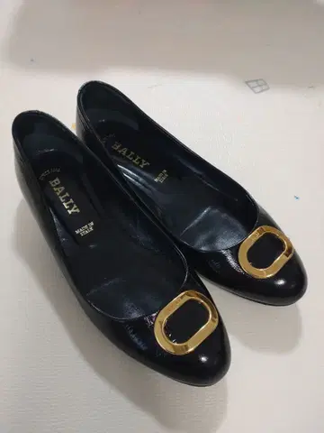 BALLY AMELA/00 블랙 패턴트 레더