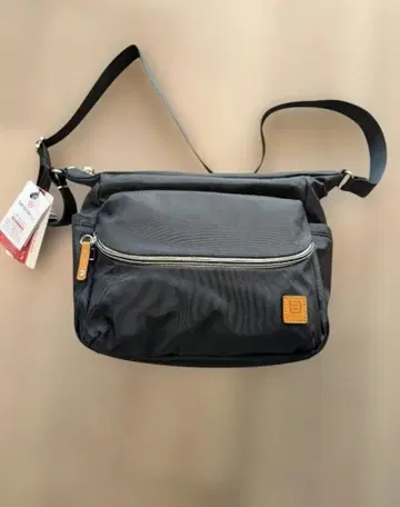 최종 가격 인하했습니다 비사이유 가죽 악센트 크로스바디 숄더백