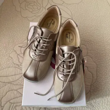 [미사용 새상품] 폭넓은 캐주얼 슈즈 22.5cm 4E 문스타