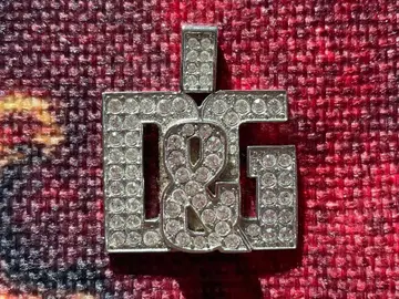 D&G 크리스탈 로고 펜던트