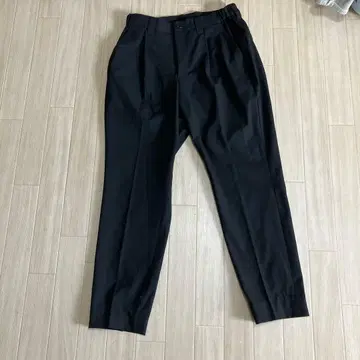 UNITED TOKYO 블랙 슬랙스 사이즈 2