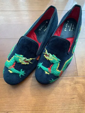 Dragon Motif Embroidered Velvet Slipper