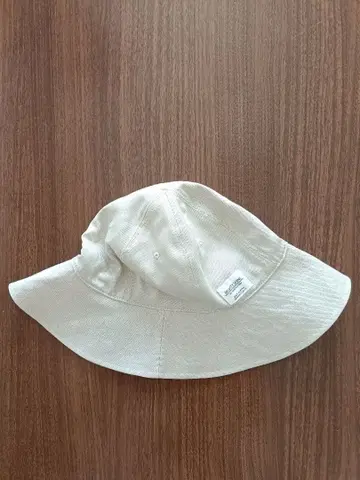 베이지 체크 무늬 버킷 햇