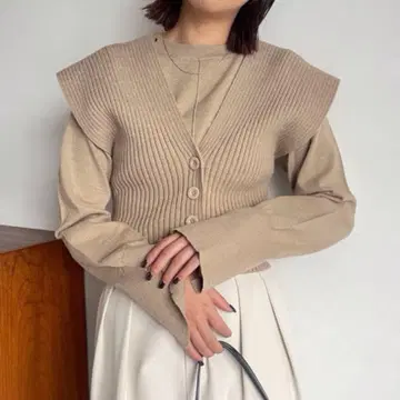 CAPRICIEUX LE MAGE 베이지 긴팔 니트