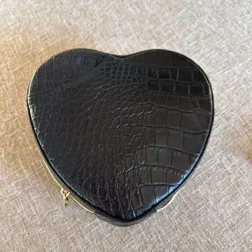 cat in the closet 하트형 숄더백