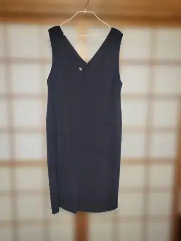 PARIADE 슬리브리스 원피스 네이비