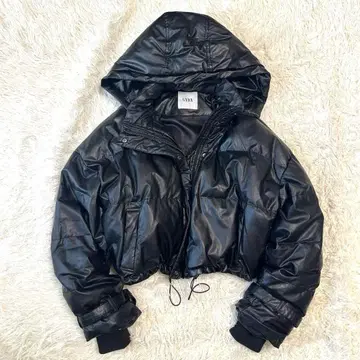 제이다 인조 가죽 숏 기장 크롭 다운 블랙