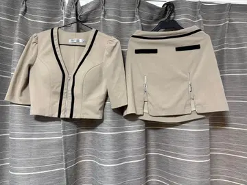 베이지 크롭 자켓 스커트 세트