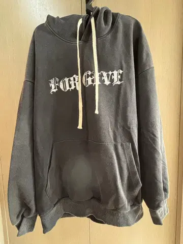 .KOM 그레이 후드티 프론트 로고 백 그래픽