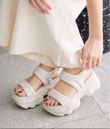 아이보리 통굽 샌들 YEVS