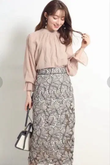 apuweiser-riche 플라워 자수 타이트 스커트 1