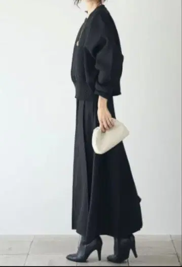 [ 새상품 ] frene 블랙 박스 플리츠 스커트 블랙 롱 스커트