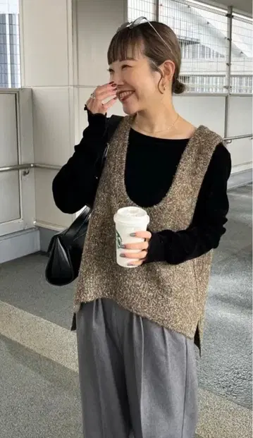 CIAOPANIC TYPY 깊은 U넥 라메 니트 베스트