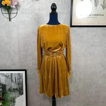 [새상품급] ROSE BUD 무릎 기장 원피스 벨로아 광택 베이지 무지