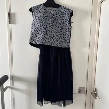 슬리브리스 네이비 드레스 무릎 아래 길이