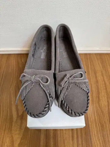 MINNETONKA 모카신 그레이 7