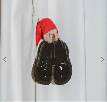 타쿠보 카린 콜라보 블랙 통굽 로퍼