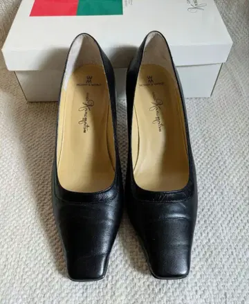 긴자 카네마츠 블랙 가죽 펌프스