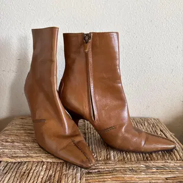 도즈 브라운 카멜 스틸레토 부츠 중간 힐