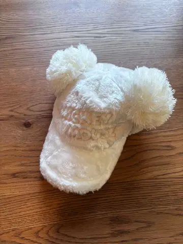 미키마우스 귀 달린 화이트 캡