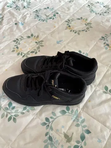Puma 블랙 스니커즈