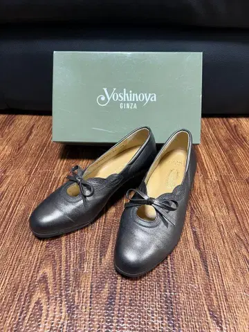 새상품급 긴자 요시노야 24cm 펌프스 그레이지 상자