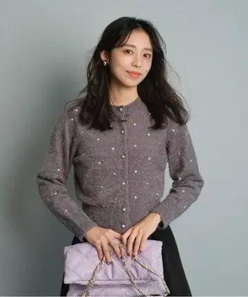 저스길리티 도트 자수 가디건