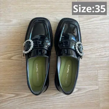 Oriental Traffic 블랙 에나멜 비쥬 로퍼