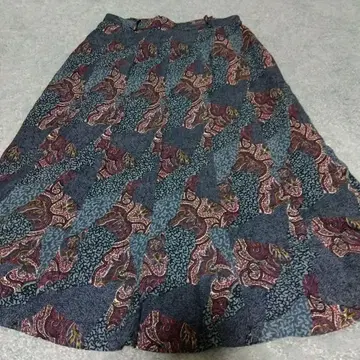 일본제 플레어 스커트 바틱풍 무늬 M 사이즈 정도
