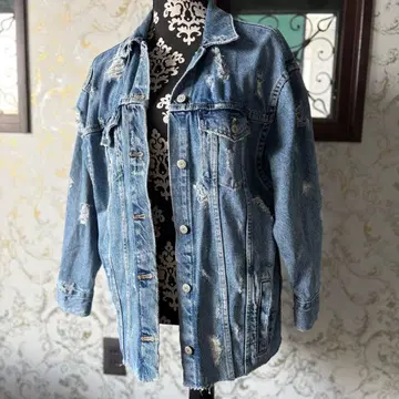 새상품급! ZARA 데미지 가공 오버 사이즈 데님 자켓 s