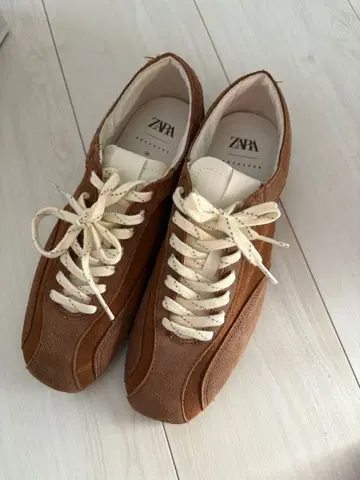 ZARA 브라운 스웨이드 스니커즈
