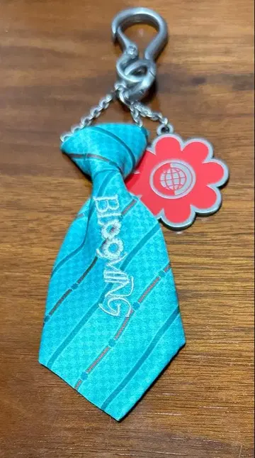 하츠네 미쿠 Zeep 투어 BLOOMING 넥타이 백참