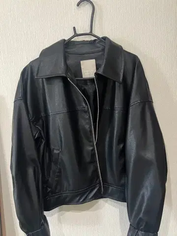 블랙 가죽풍 자켓 벌룬 소매