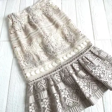 미사용품 SNIDEL 스나이델 전체 레이스 플레어 스커트 아이보리