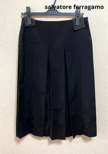 Salvatore Ferragamo 블랙 무릎 기장 플리츠 스커트 38