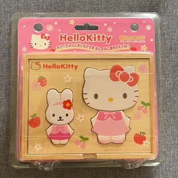 새상품 헬로키티 옷 갈아입기 놀이 키티와 친구들 나무 완구