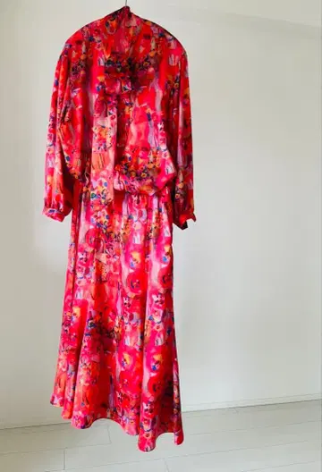 베랄 보니 새틴 보타이 블라우스