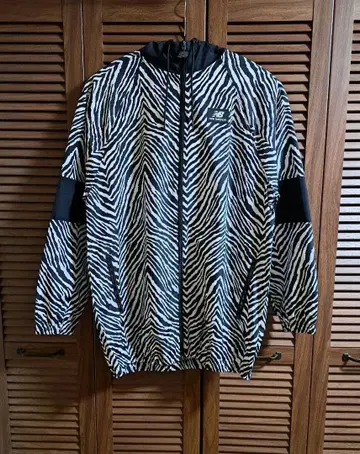 새상품 New Balance 자켓