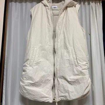 ZARA 후드 부착 다운 베스트