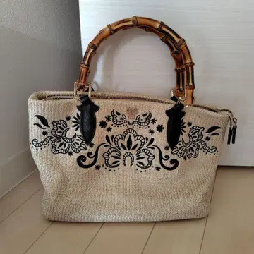 안나수이 자수 바스켓백